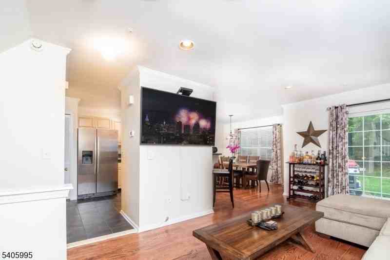 206 Sheffield Ct - Photo 4 of 18