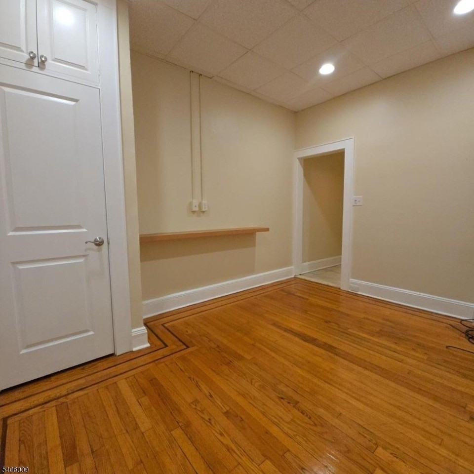 95 Nichols St - Photo 5 of 8