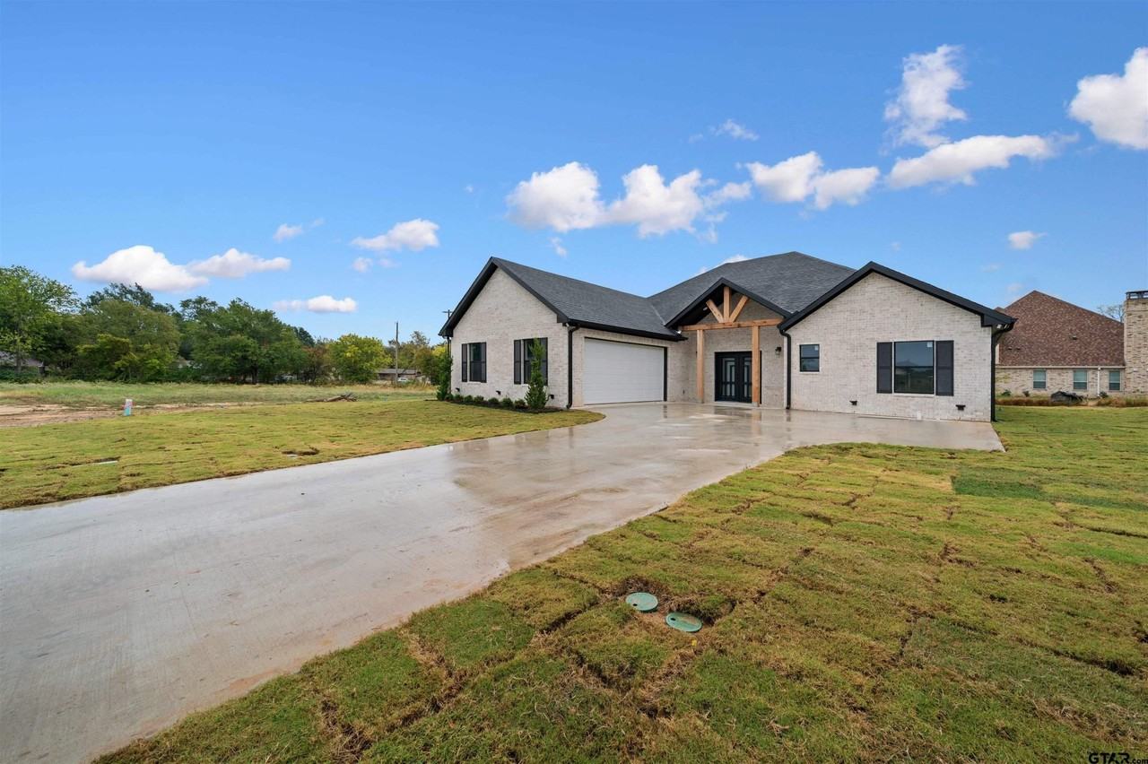 584 Imagine Dr - Photo 2 of 30