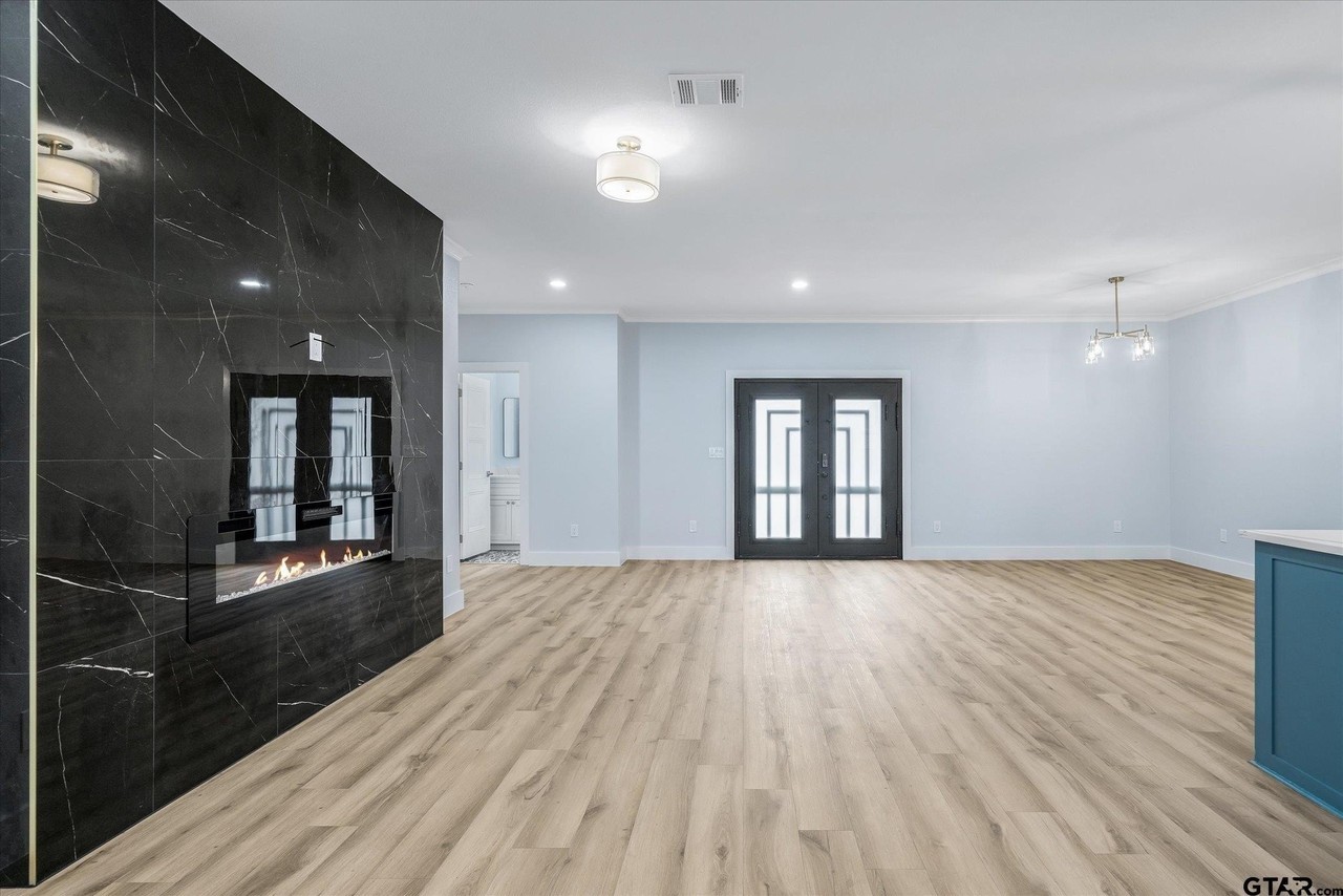 584 Imagine Dr - Photo 4 of 30