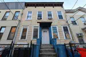 featured image of 531 28th St #2