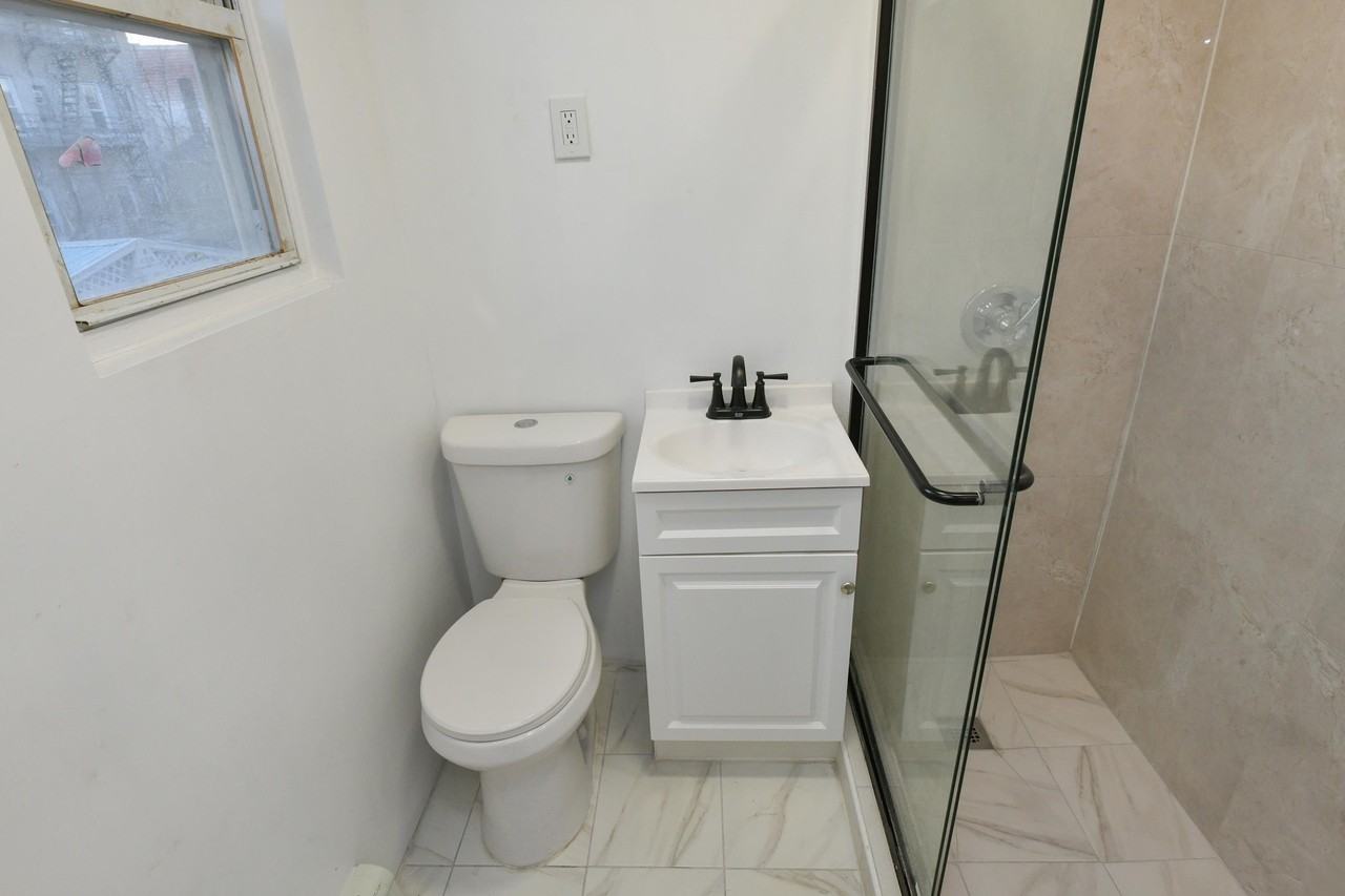 531 28th St #2 - Photo 3 of 25