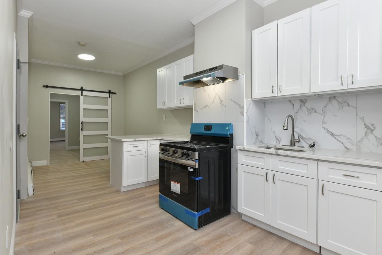 531 28th St #2 - Photo 4 of 25