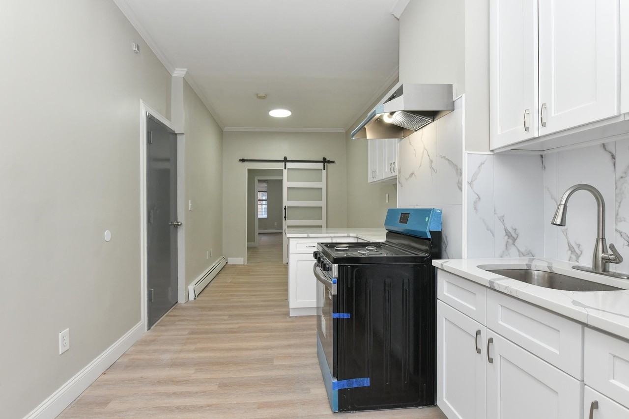 531 28th St #2 - Photo 6 of 25