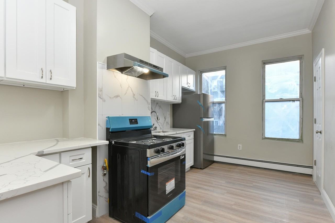 531 28th St #2 - Photo 7 of 25