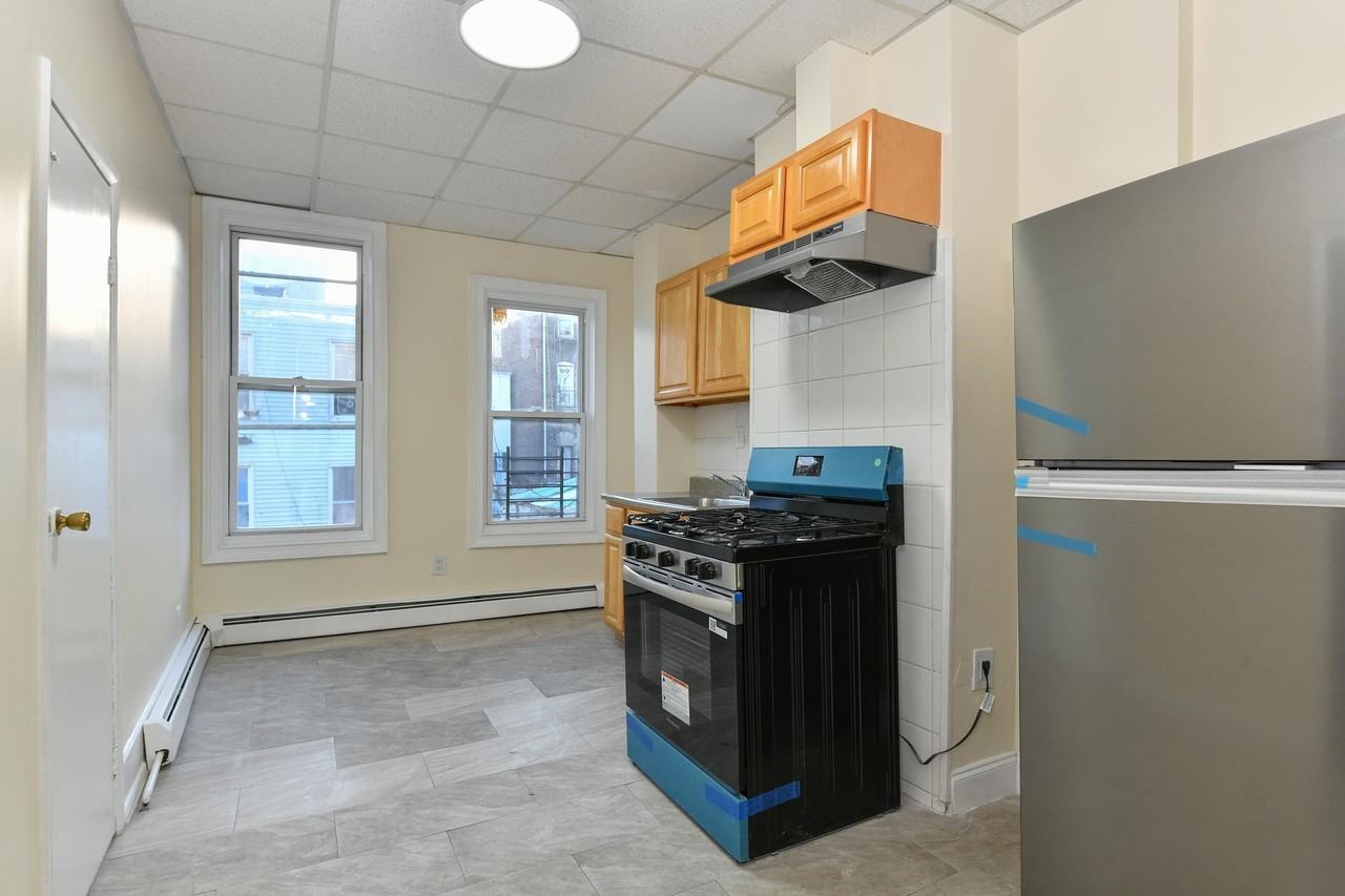 531 28th St #1 - Photo 3 of 21