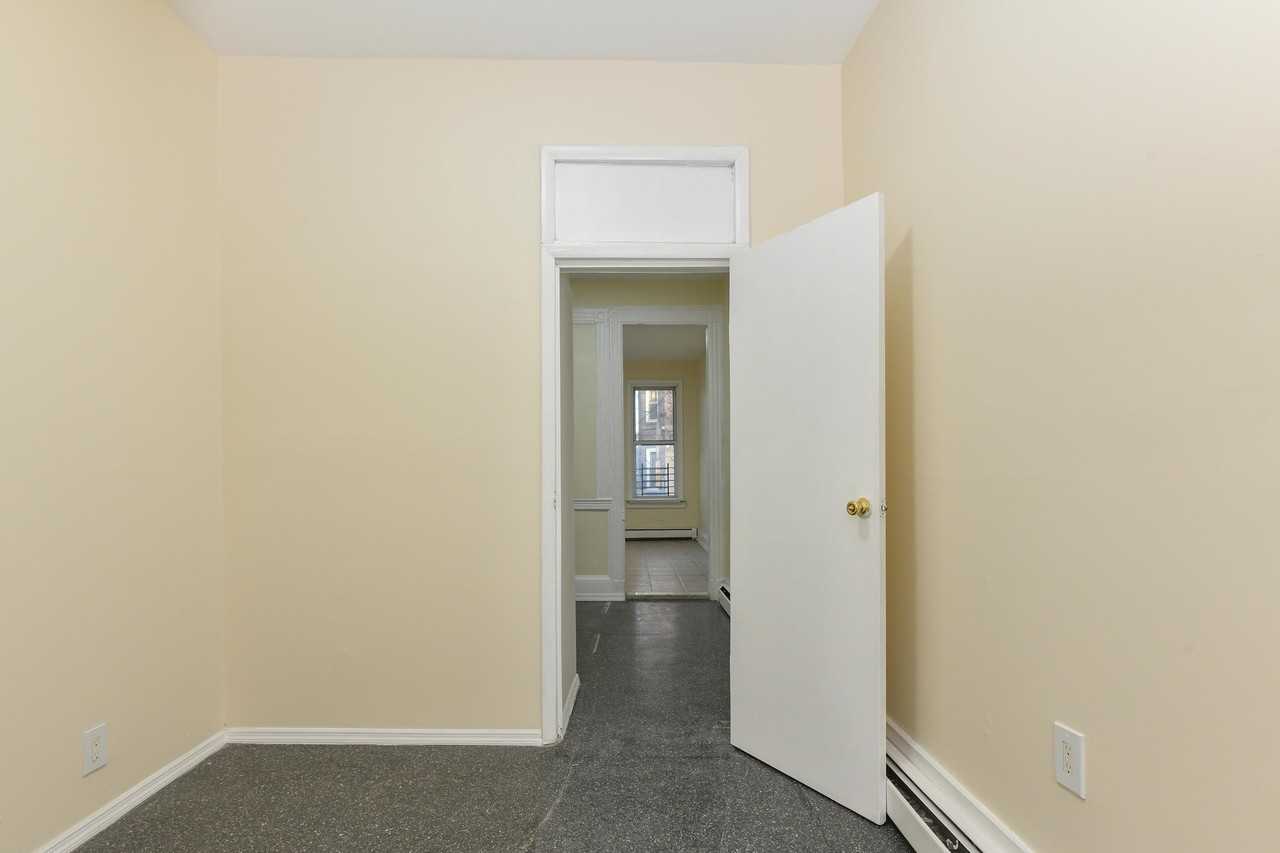 531 28th St #1 - Photo 6 of 21