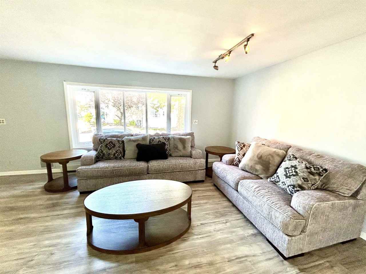 19 Oakdale Rd - Photo 4 of 26