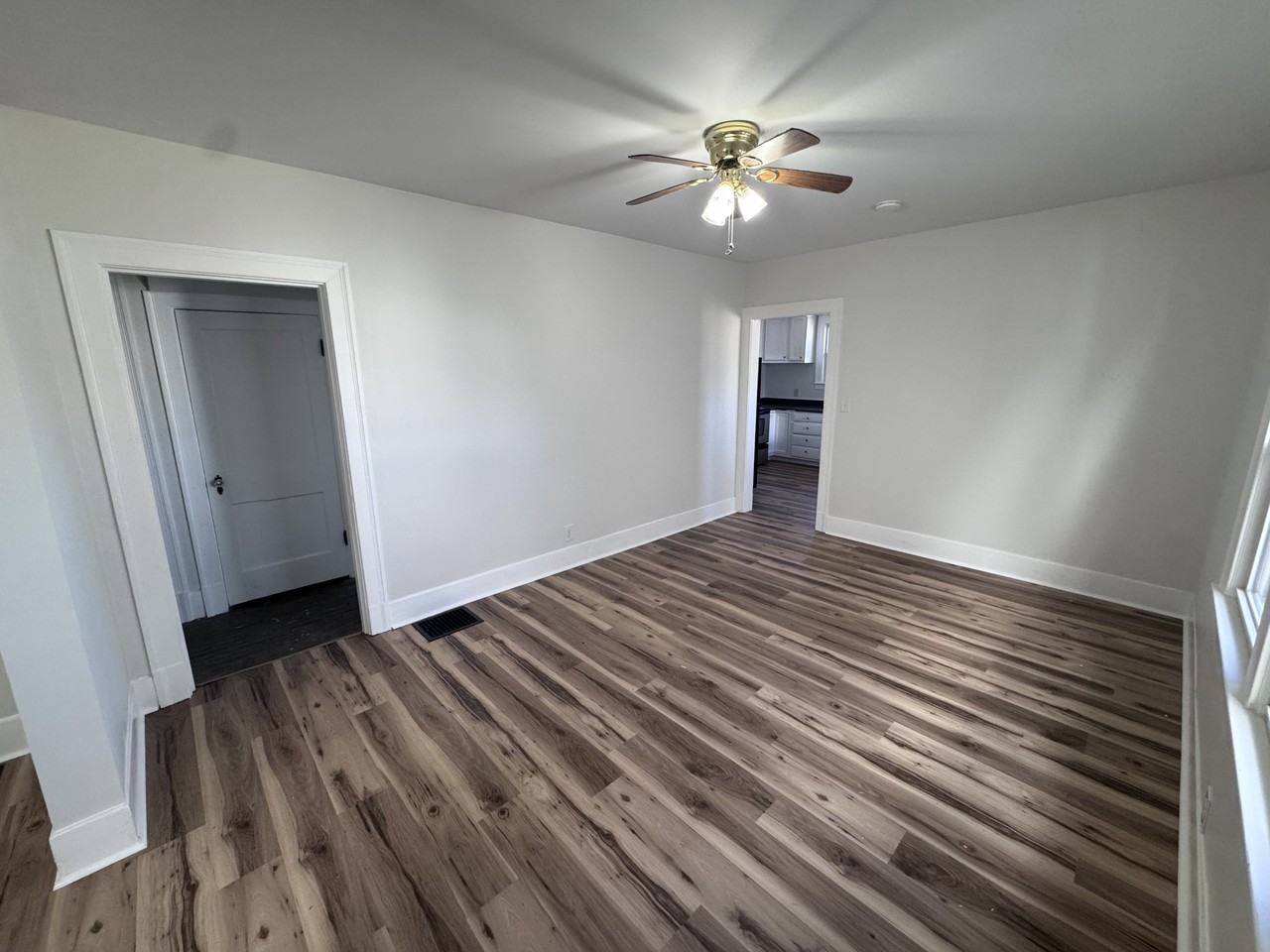 310 S 42nd St #1 - Photo 3 of 15