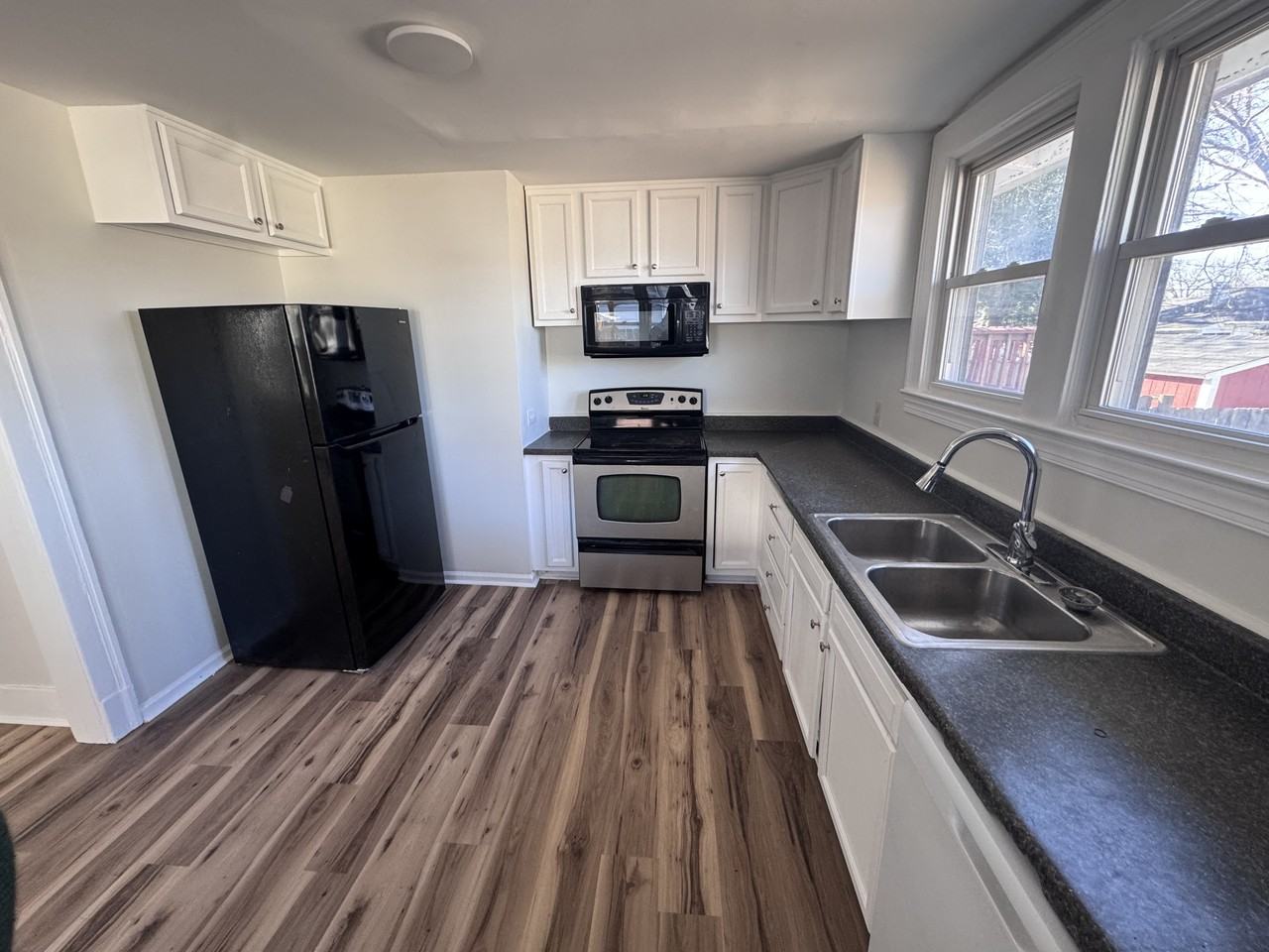 310 S 42nd St #1 - Photo 5 of 15