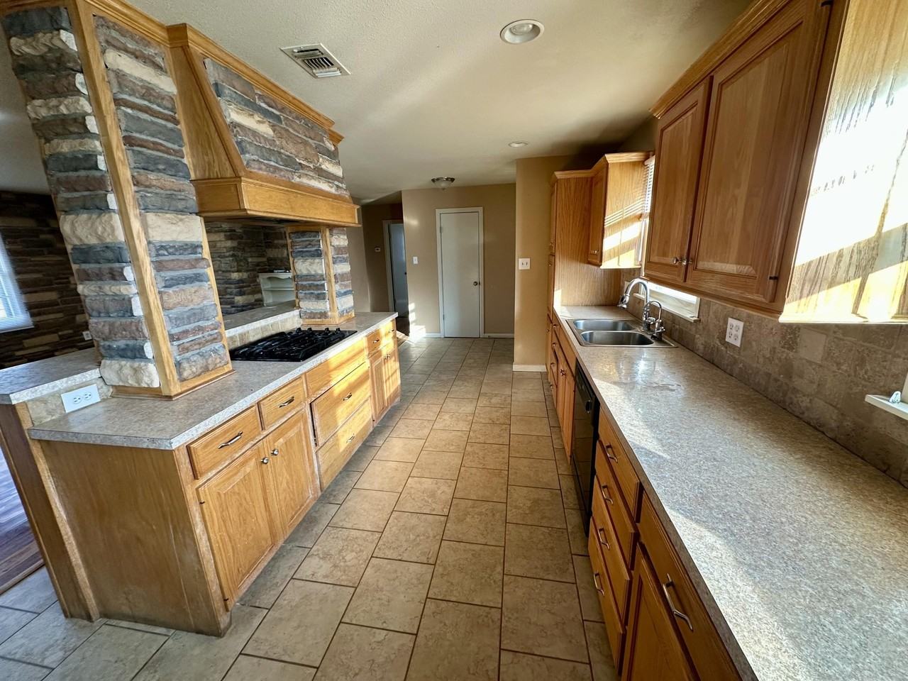 5002 46th St - Photo 3 of 11