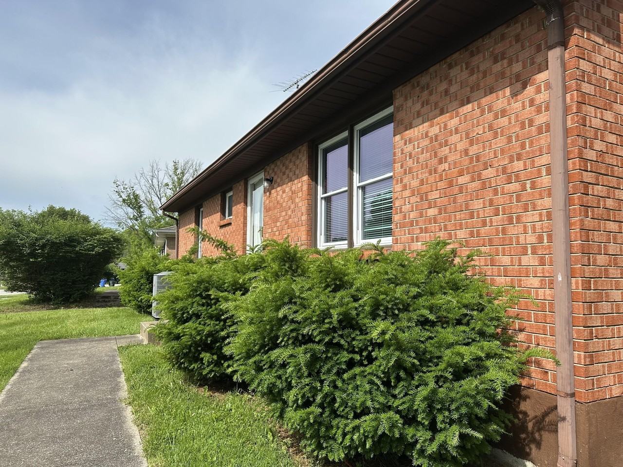 3369 Holwyn Rd - Photo 3 of 18