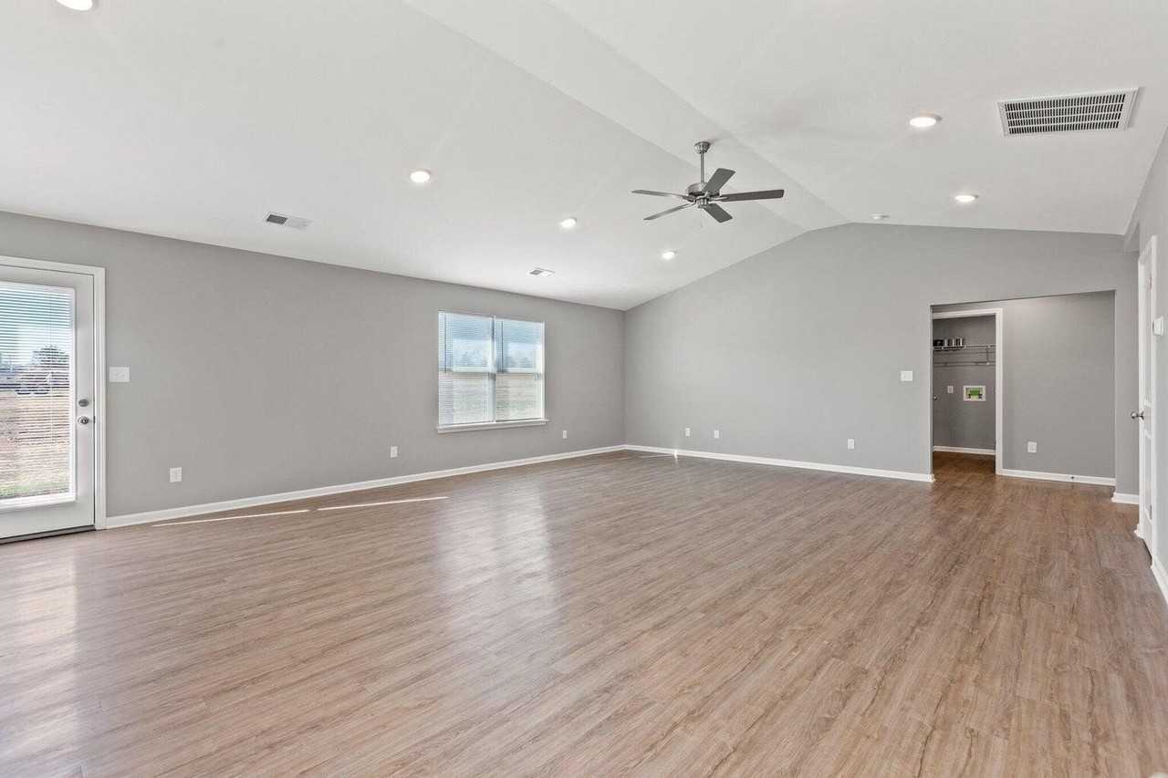 215 Jared Parker Way - Photo 6 of 18