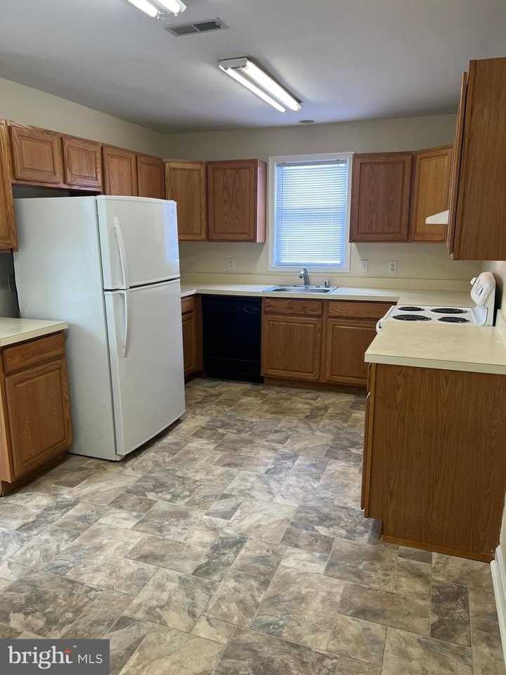 1221 Delmont Rd - Photo 3 of 23