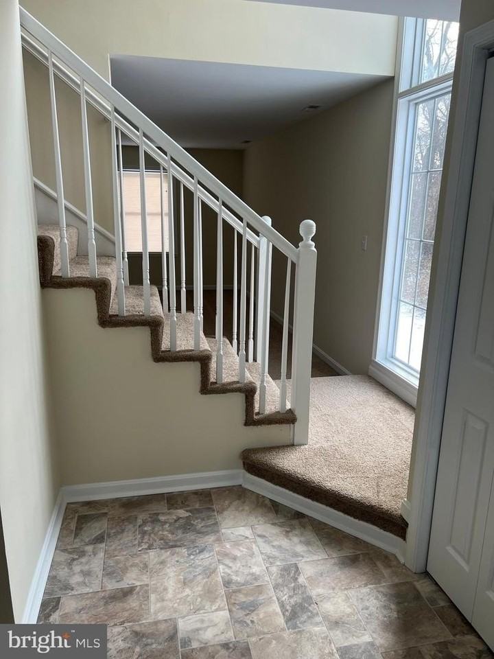 1221 Delmont Rd - Photo 5 of 23