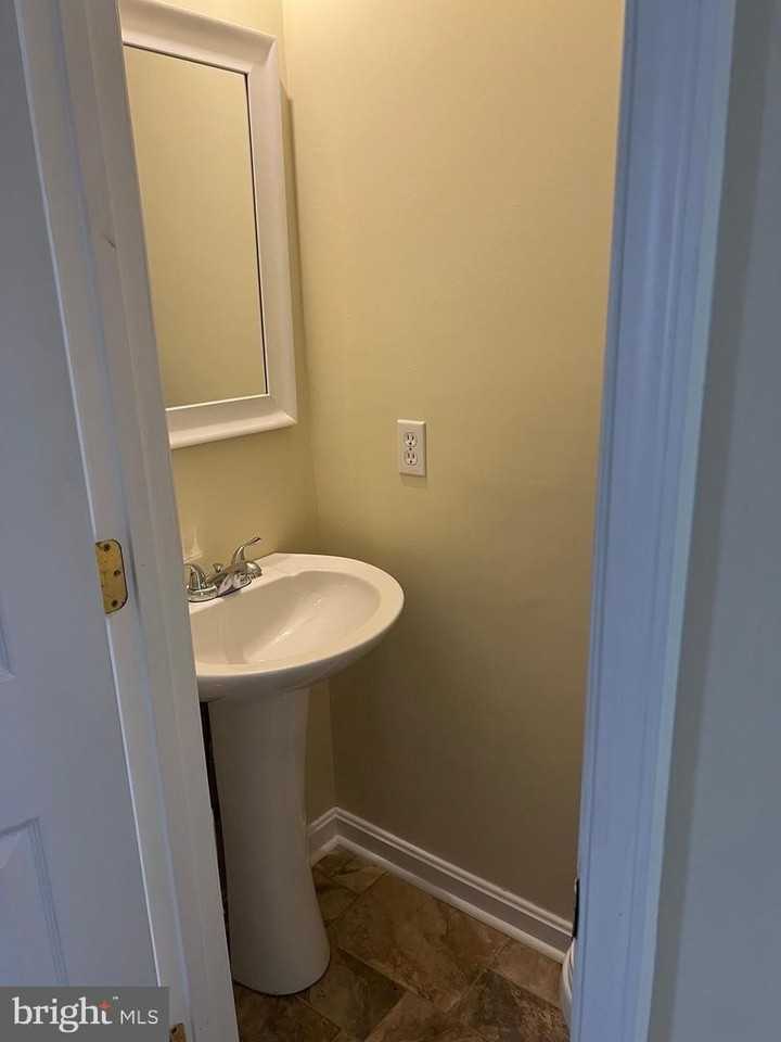 1221 Delmont Rd - Photo 7 of 23