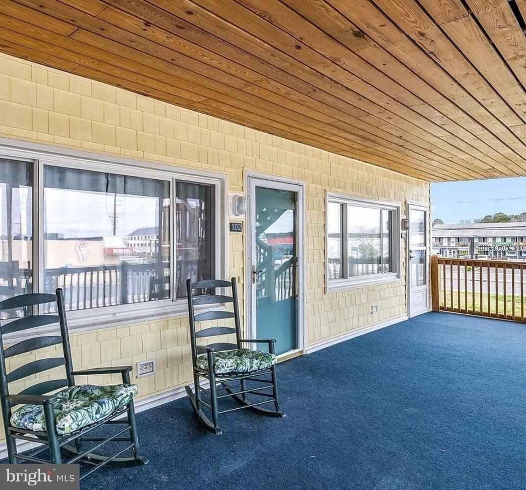 17 143rd St - Photo 3 of 13