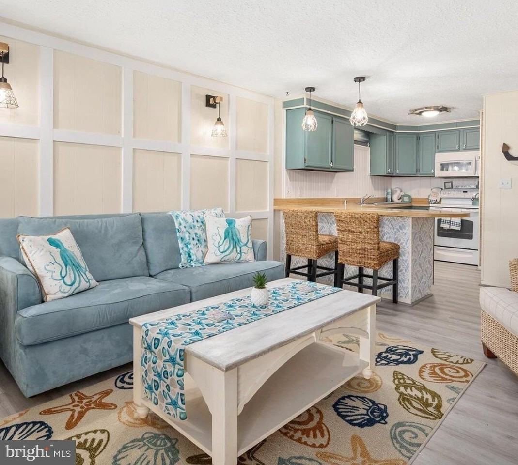 17 143rd St - Photo 4 of 13