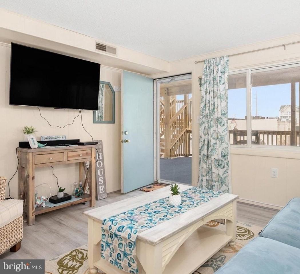 17 143rd St - Photo 6 of 13