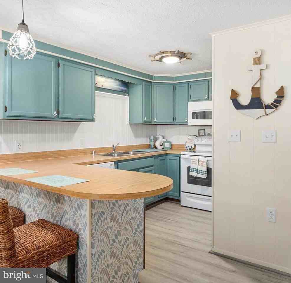 17 143rd St - Photo 7 of 13