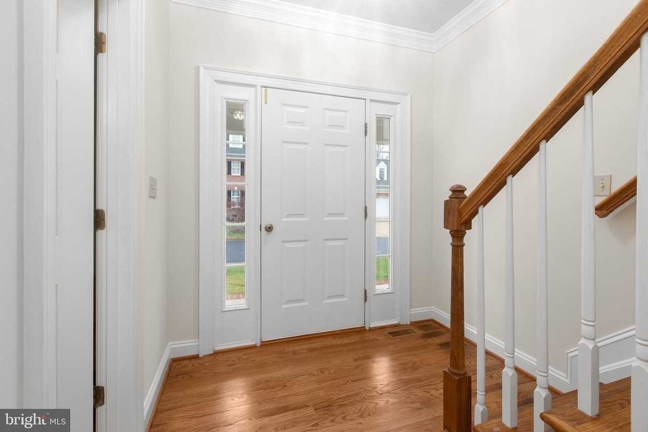 3904 Corbin Hall Ln - Photo 4 of 29