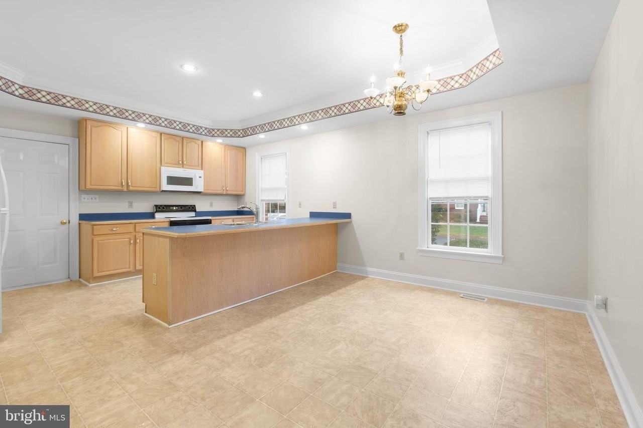 3904 Corbin Hall Ln - Photo 6 of 29