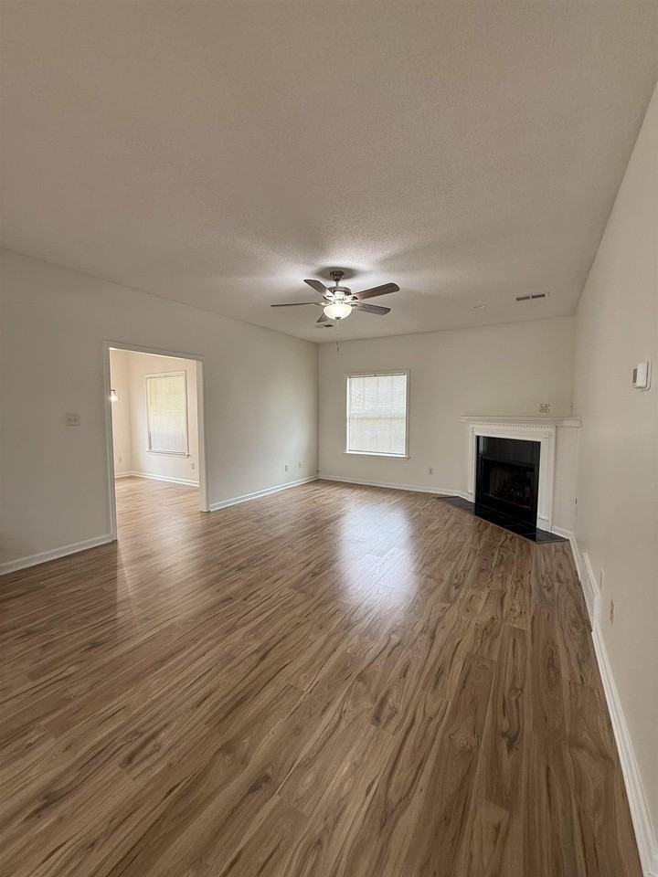 8276 Wesley Woods Cir - Photo 4 of 21