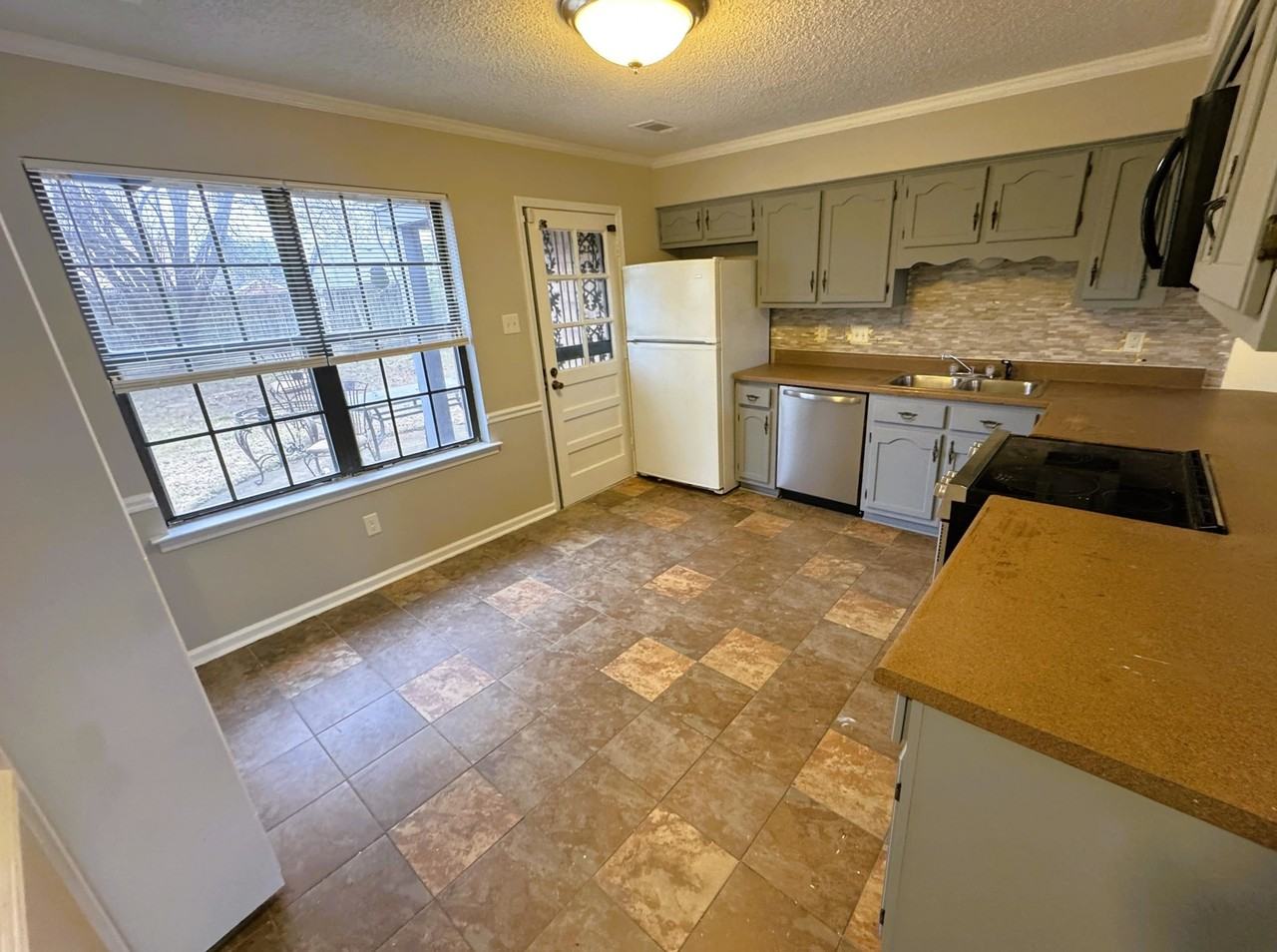 6398 Fawn Hollow Cir N - Photo 5 of 18