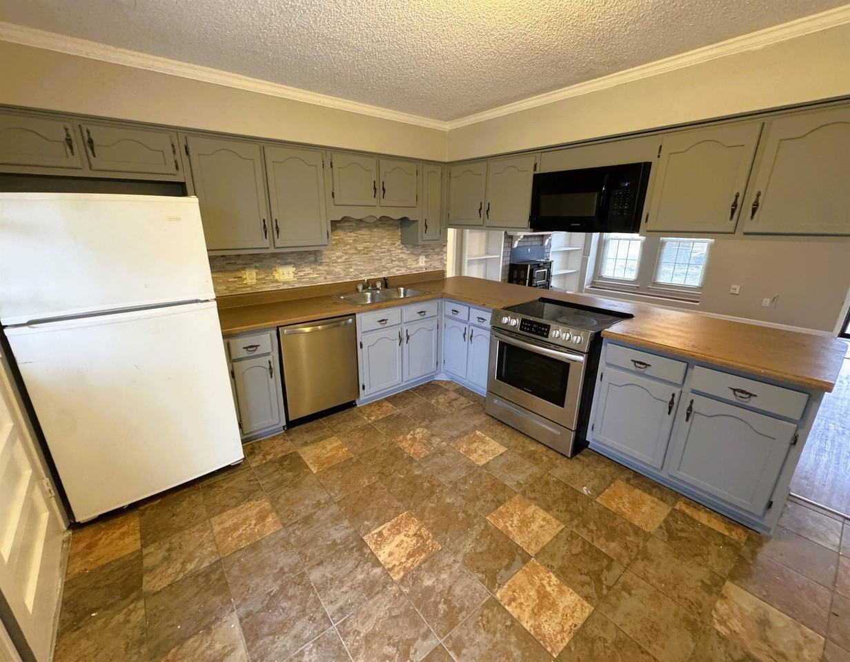 6398 Fawn Hollow Cir N - Photo 6 of 18