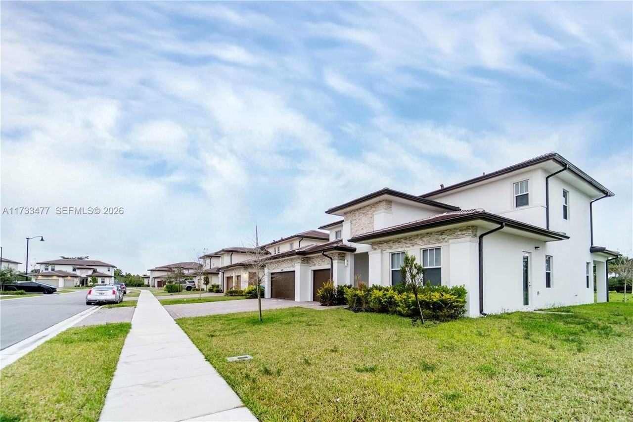 4354 Sw 122nd Ter #00 - Photo 3 of 27