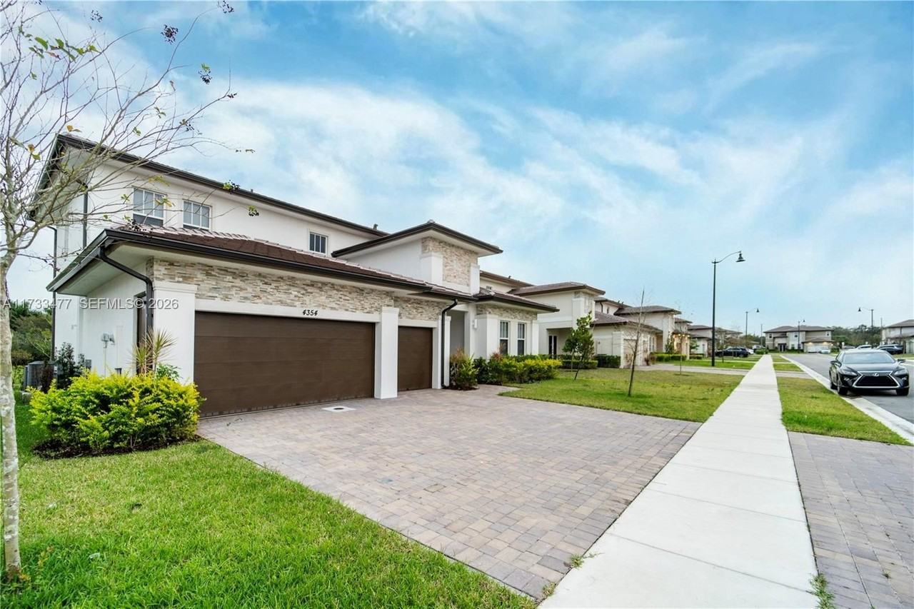 4354 Sw 122nd Ter #00 - Photo 4 of 27