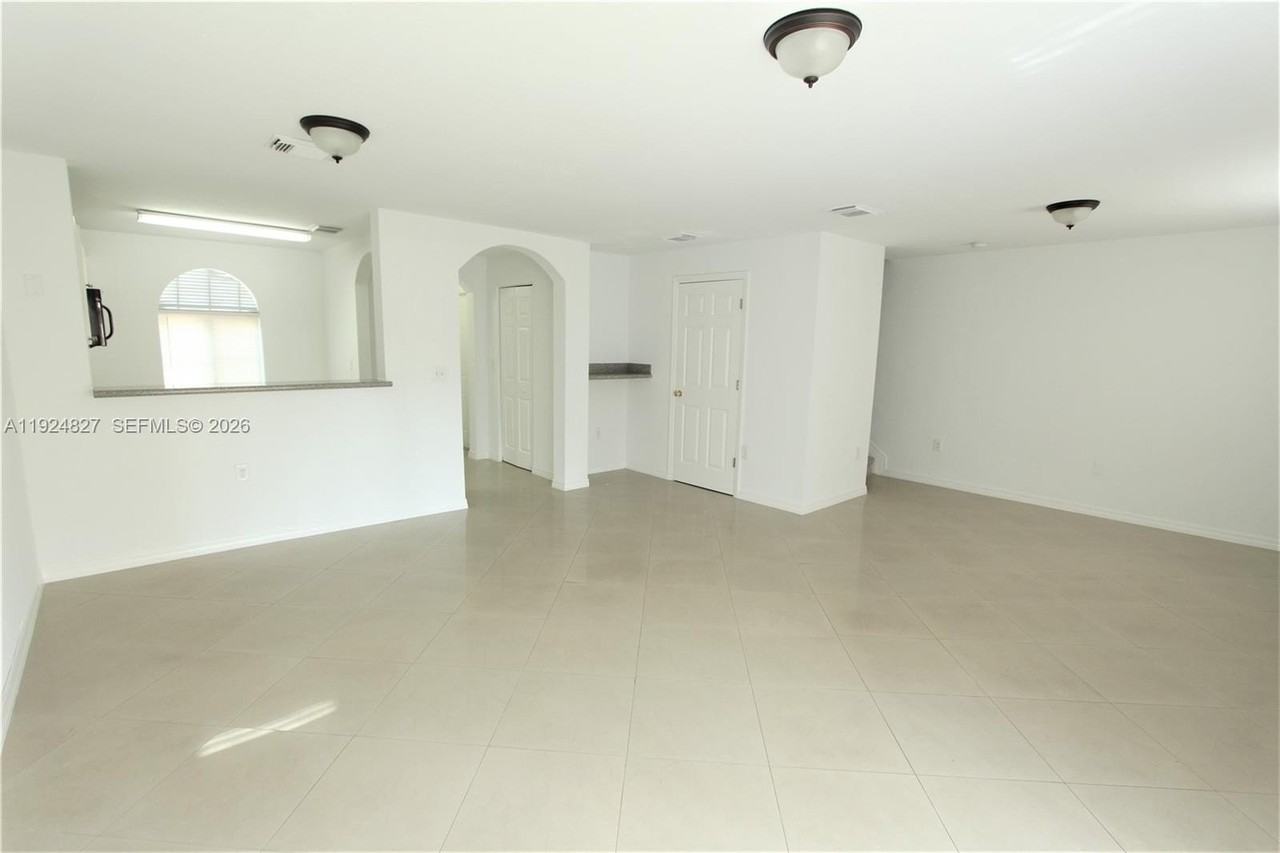 26271 Sw 135th Ave #26271 - Photo 2 of 24