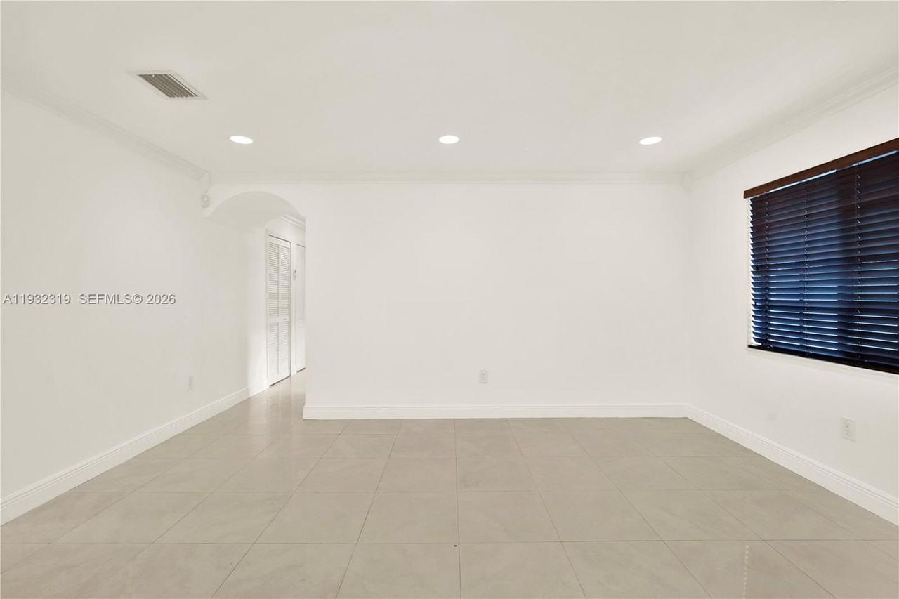 2237 Sw 63rd Ave #0 - Photo 7 of 28