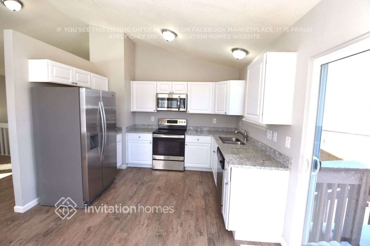 4101 S Lewiston Cir - Photo 4 of 17