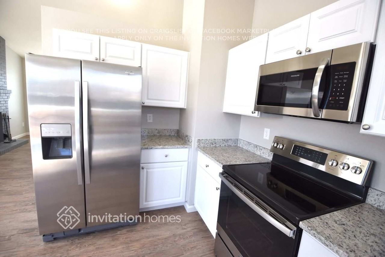 4101 S Lewiston Cir - Photo 5 of 17