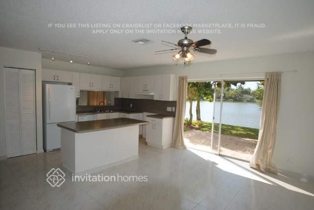 889 Nw 97th Ave - Photo 4 of 22