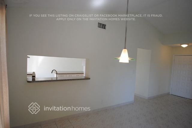 889 Nw 97th Ave - Photo 5 of 22