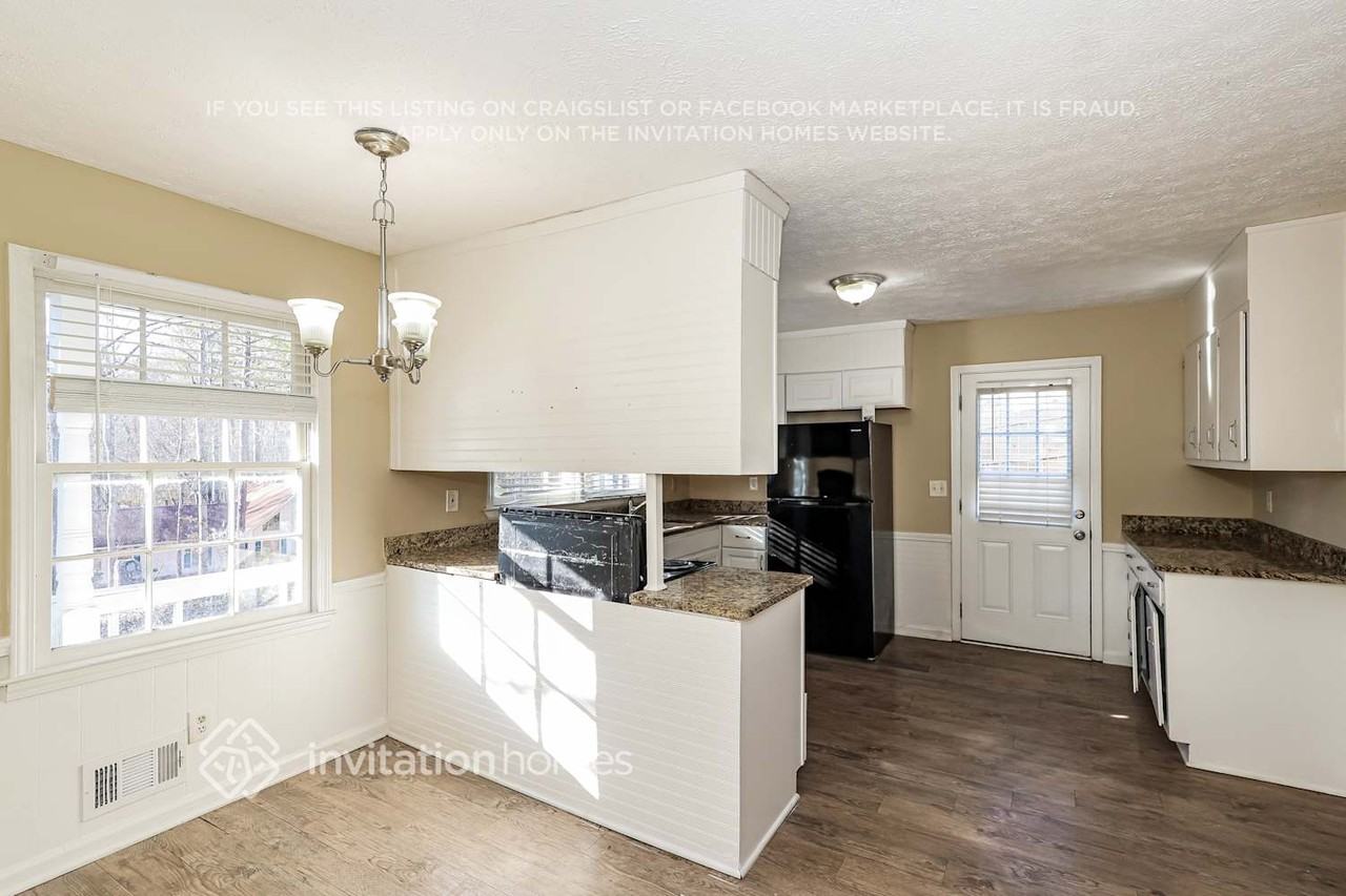 5281 Shallow Wood Ln - Photo 7 of 19