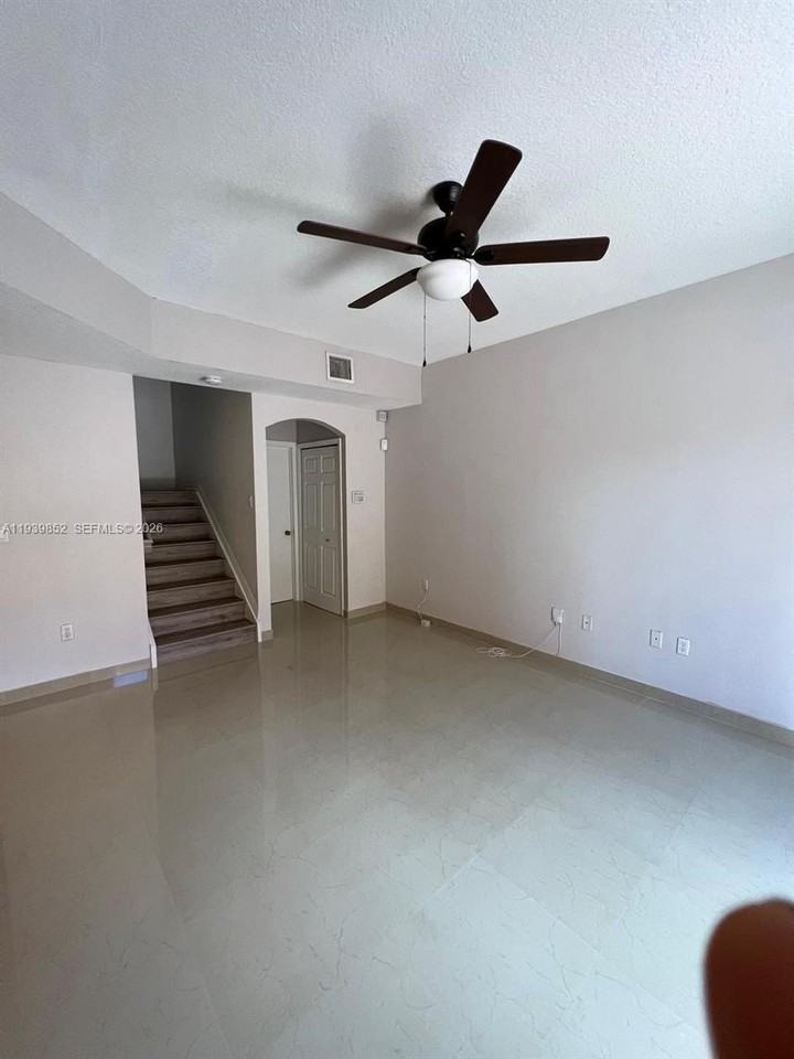 721 Sw 107th Ave #2210 - Photo 4 of 47