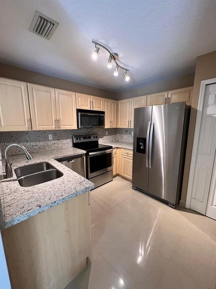 721 Sw 107th Ave #2210 - Photo 6 of 47