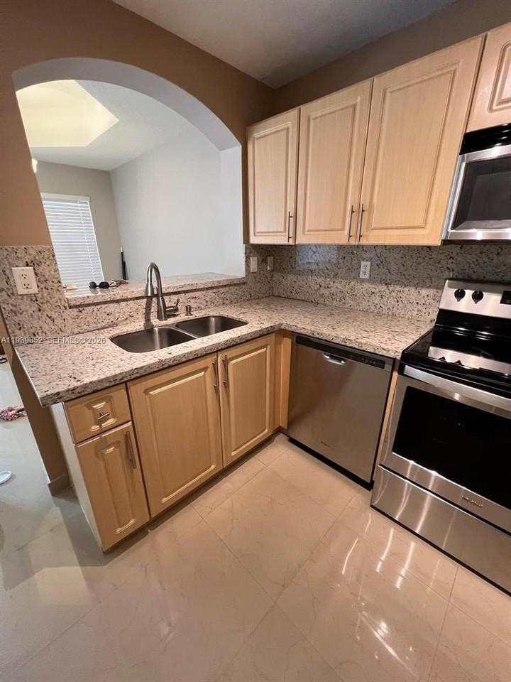 721 Sw 107th Ave #2210 - Photo 7 of 47