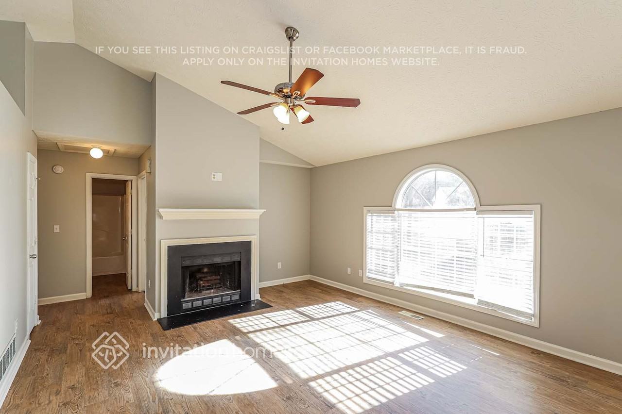 4688 Sterling Pointe Ct - Photo 4 of 18