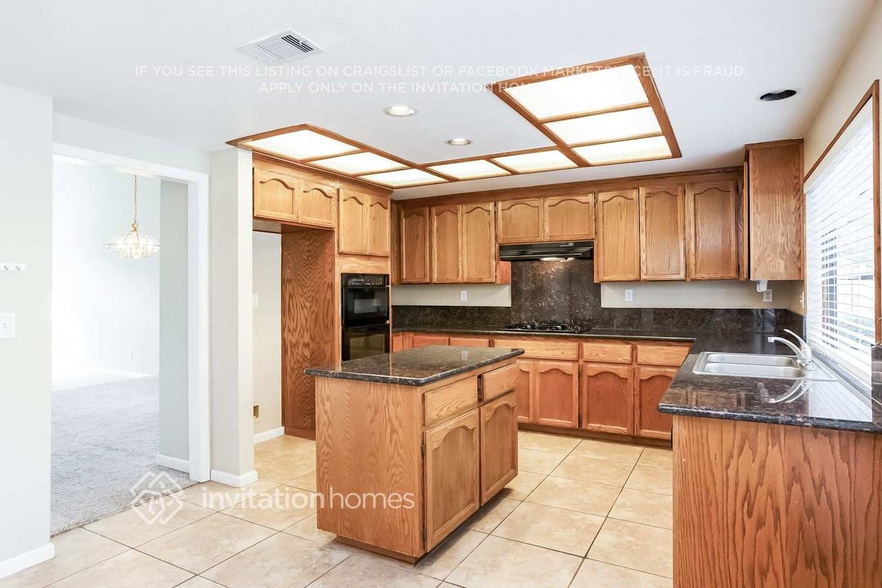 4501 Deerhorn Ct - Photo 3 of 17