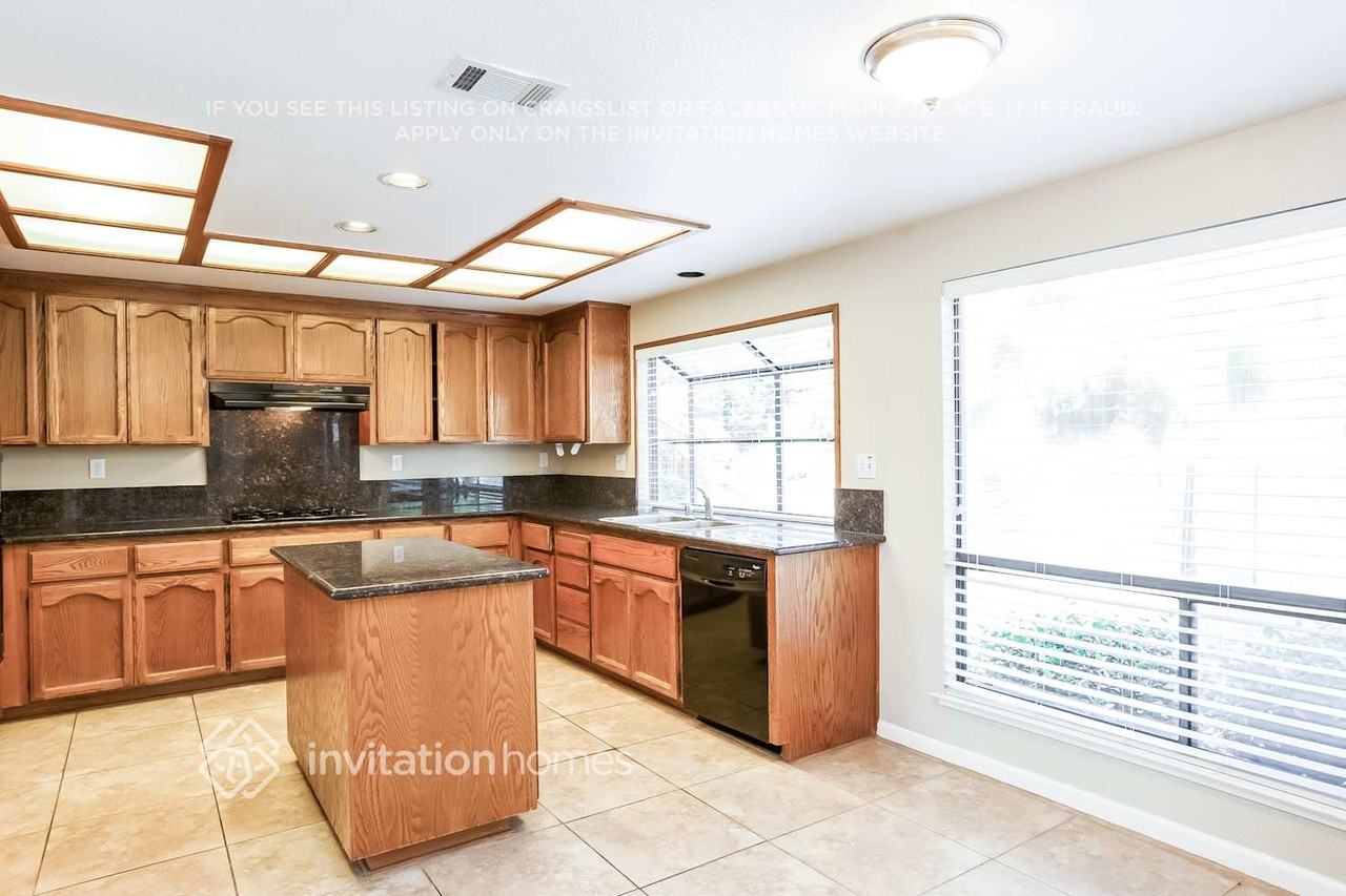 4501 Deerhorn Ct - Photo 4 of 17