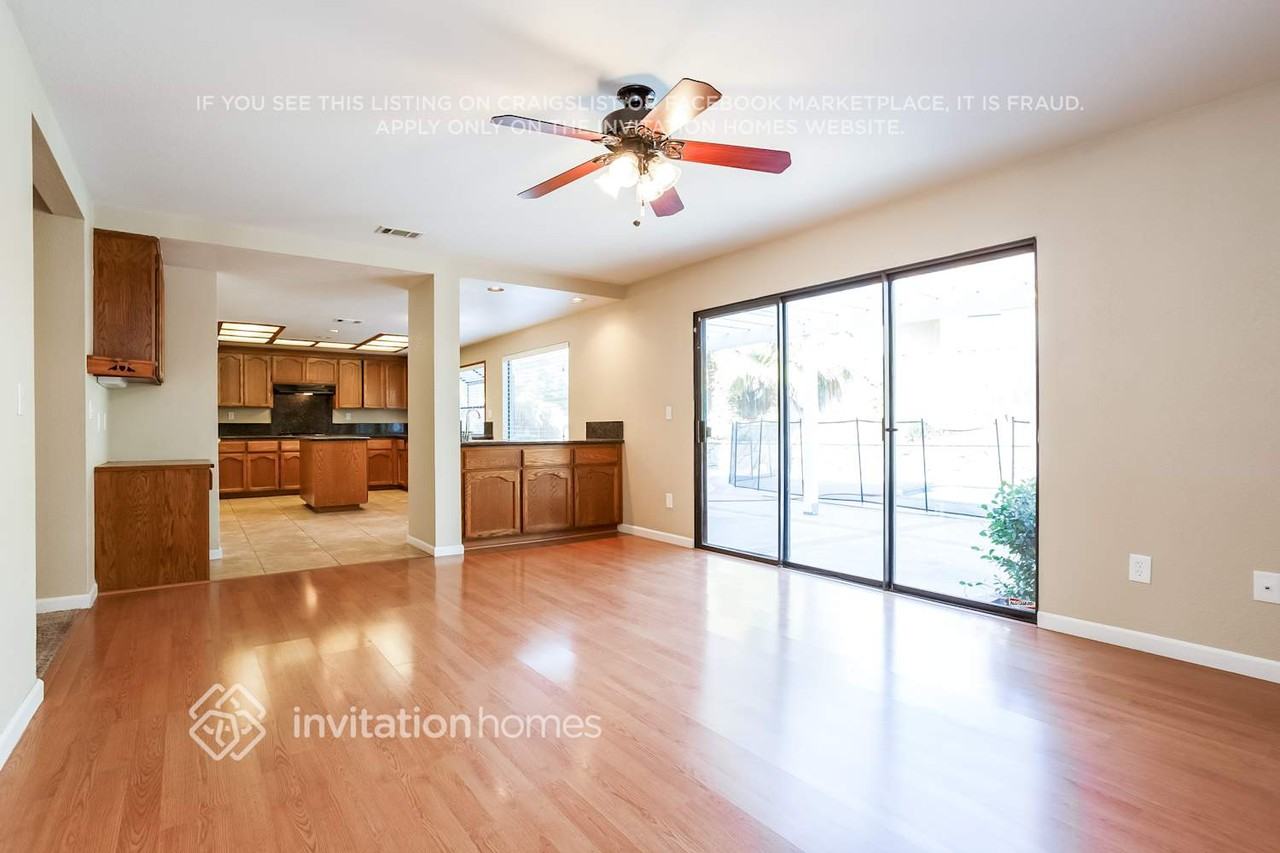 4501 Deerhorn Ct - Photo 5 of 17