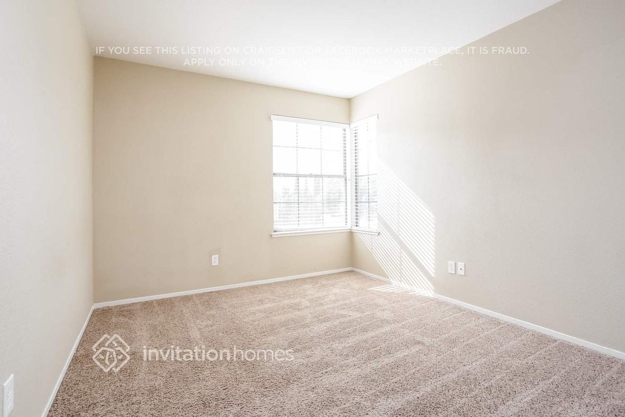 4501 Deerhorn Ct - Photo 3 of 9