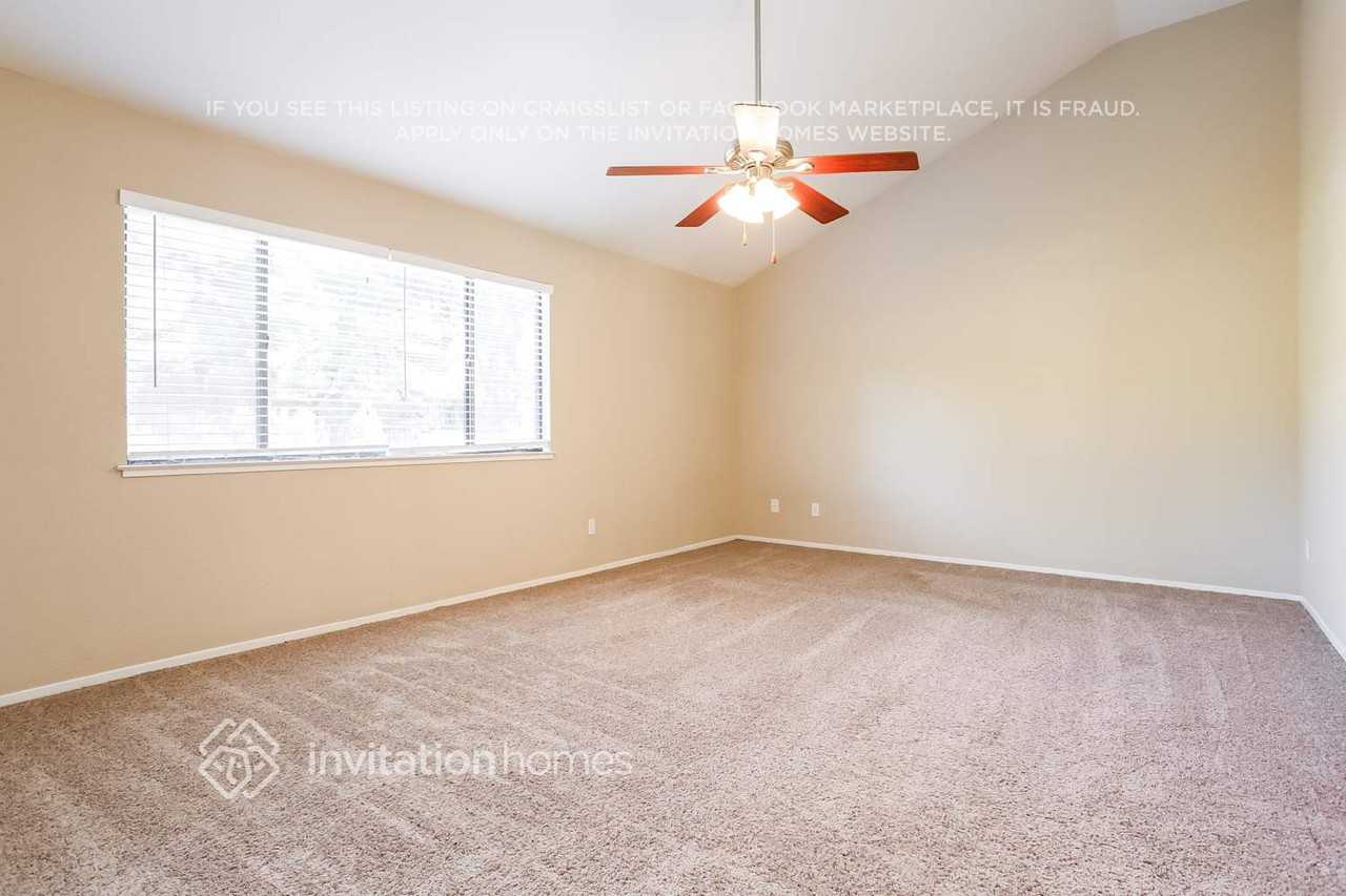 4501 Deerhorn Ct - Photo 5 of 9