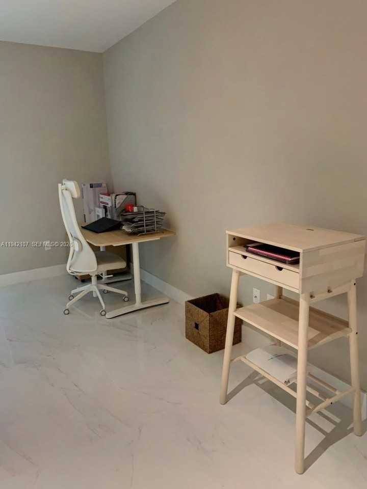 16385 Biscayne Blvd #2301 - Photo 5 of 37