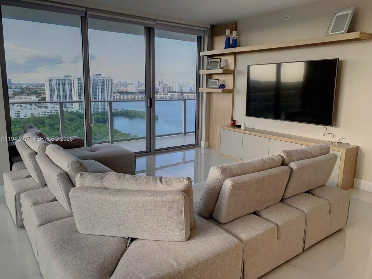 16385 Biscayne Blvd #2301 - Photo 7 of 37