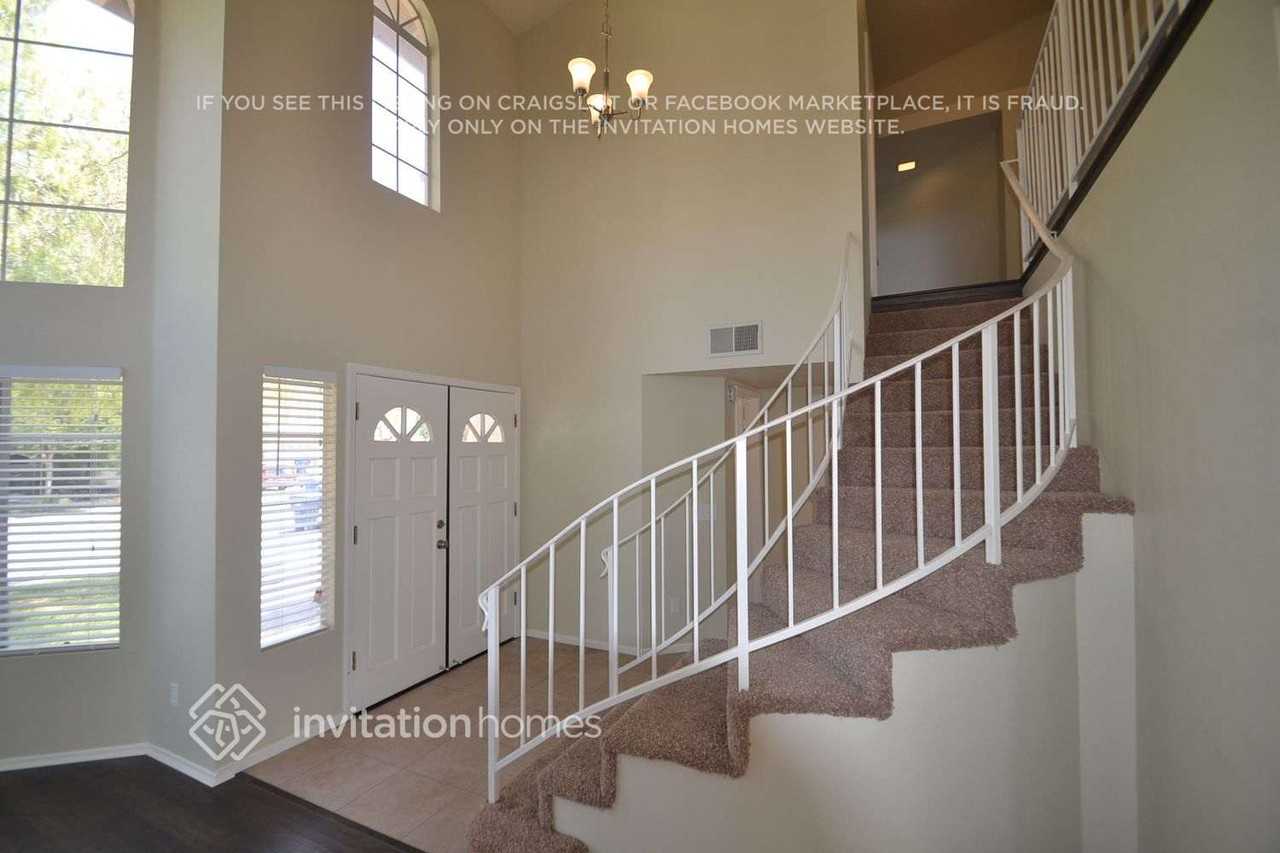 20313 Highpoint Pl - Photo 3 of 23